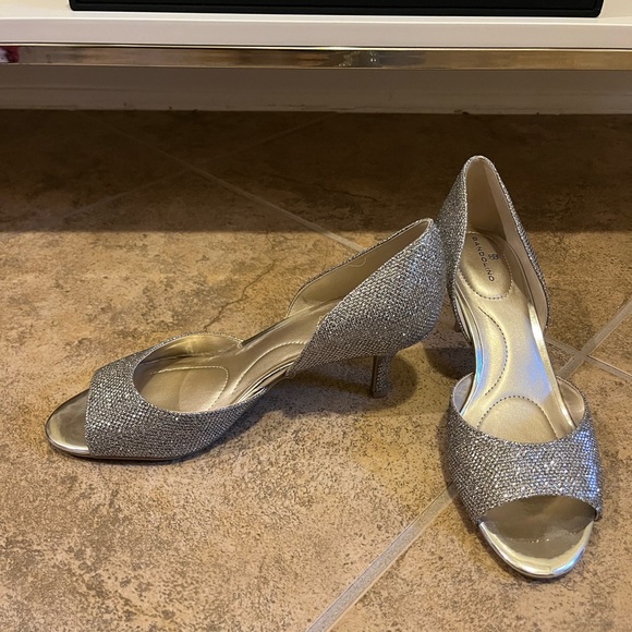 Bandolino Gold Nubilla Pump Size 7 - Picture 5 of 6
